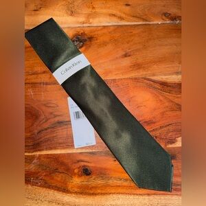 Calvin Klein green tie